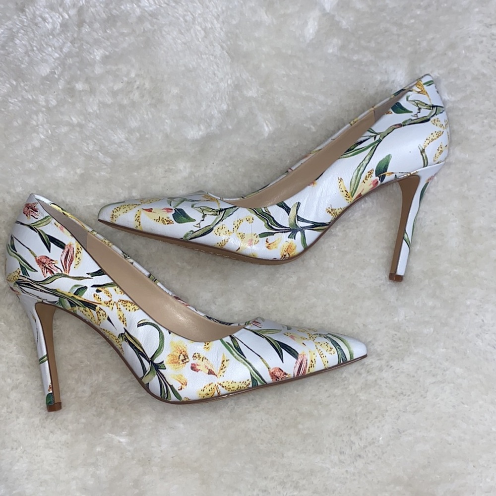 Vince Camuto Savilla Leather Floral Palm Print Pointed Toe Pumps (#301) - Picture 3 of 6